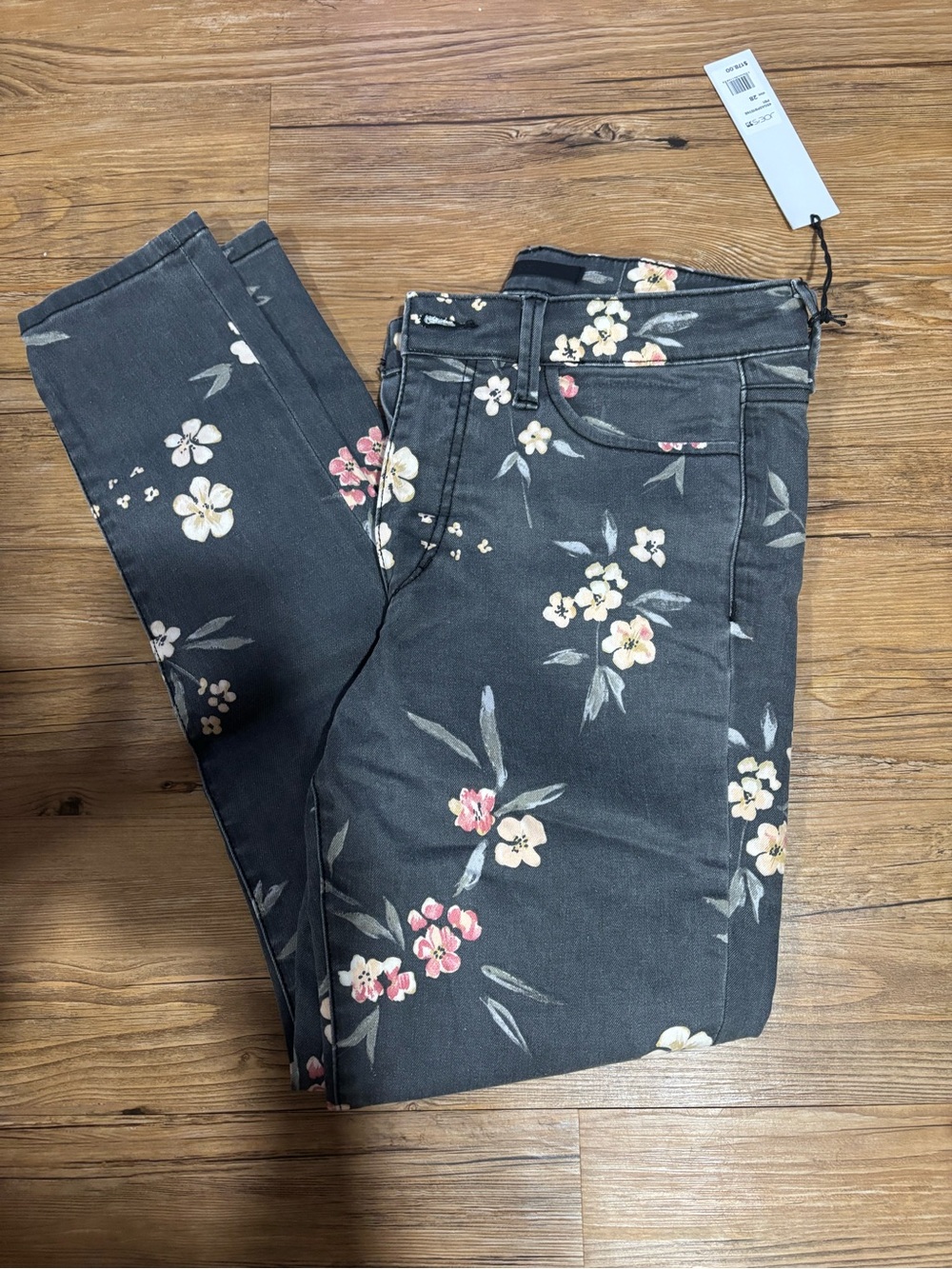 Joe’s The Charlie High Rise Skinny Crop NWT Floral Seen on Stitch Fix Jeans